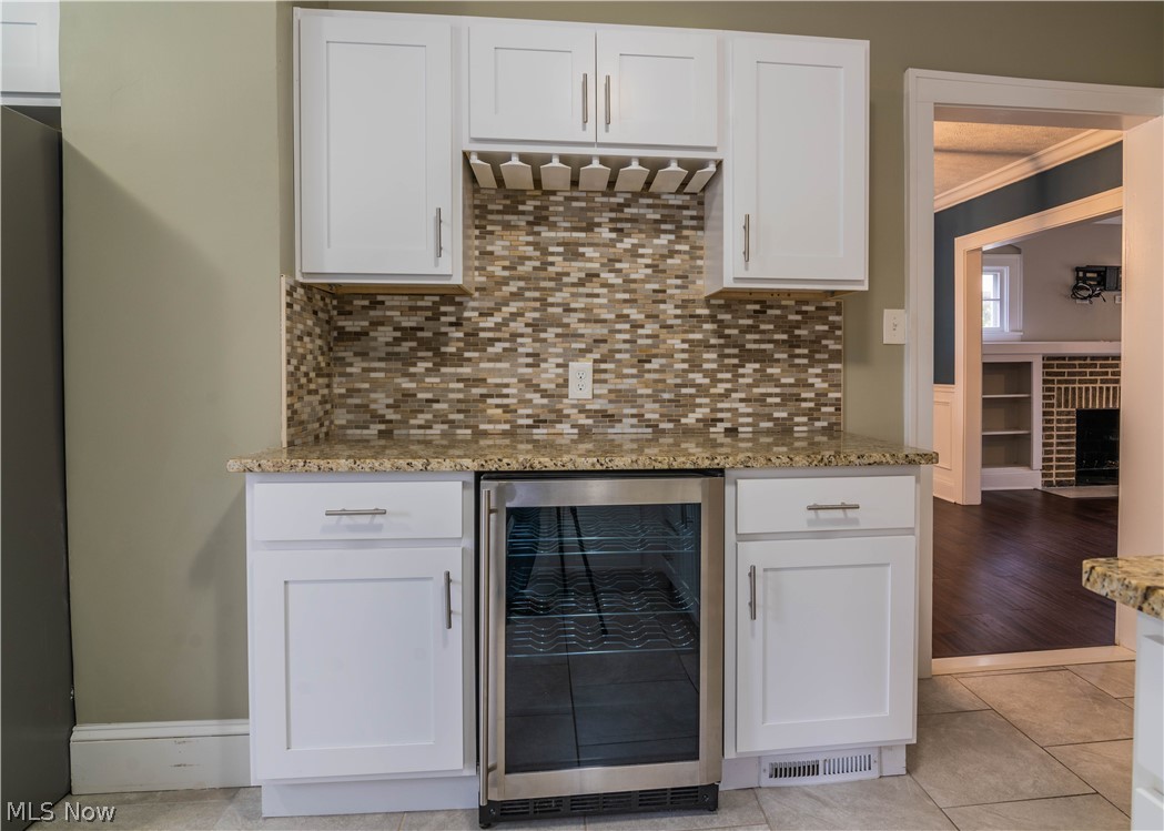 3285 Silsby Road Cleveland, OH 44118 - Photo 10 of 27 This under counter wine cooler is just calling your name, I know it!