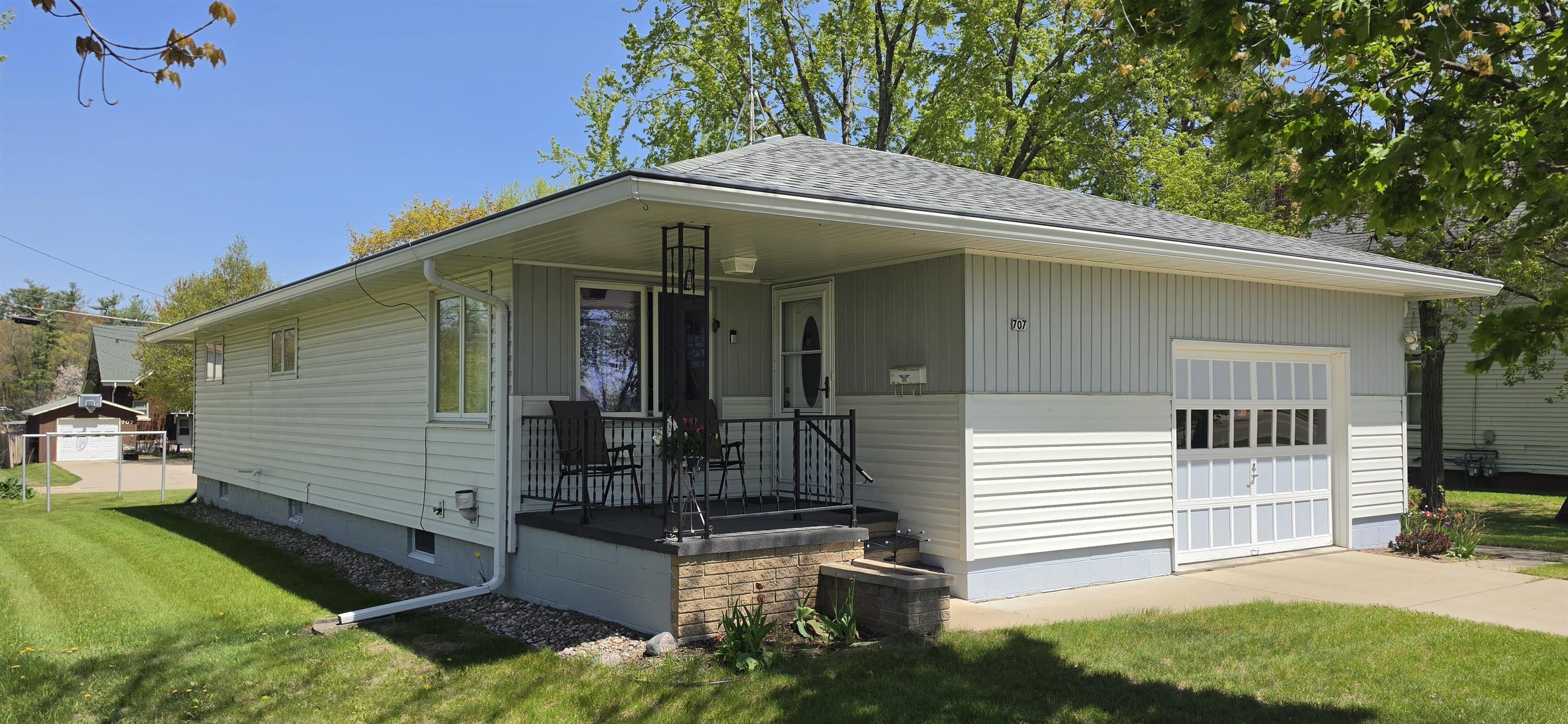 707 East 5th Street Shawano, WI 54166 - Photo 2 of 37