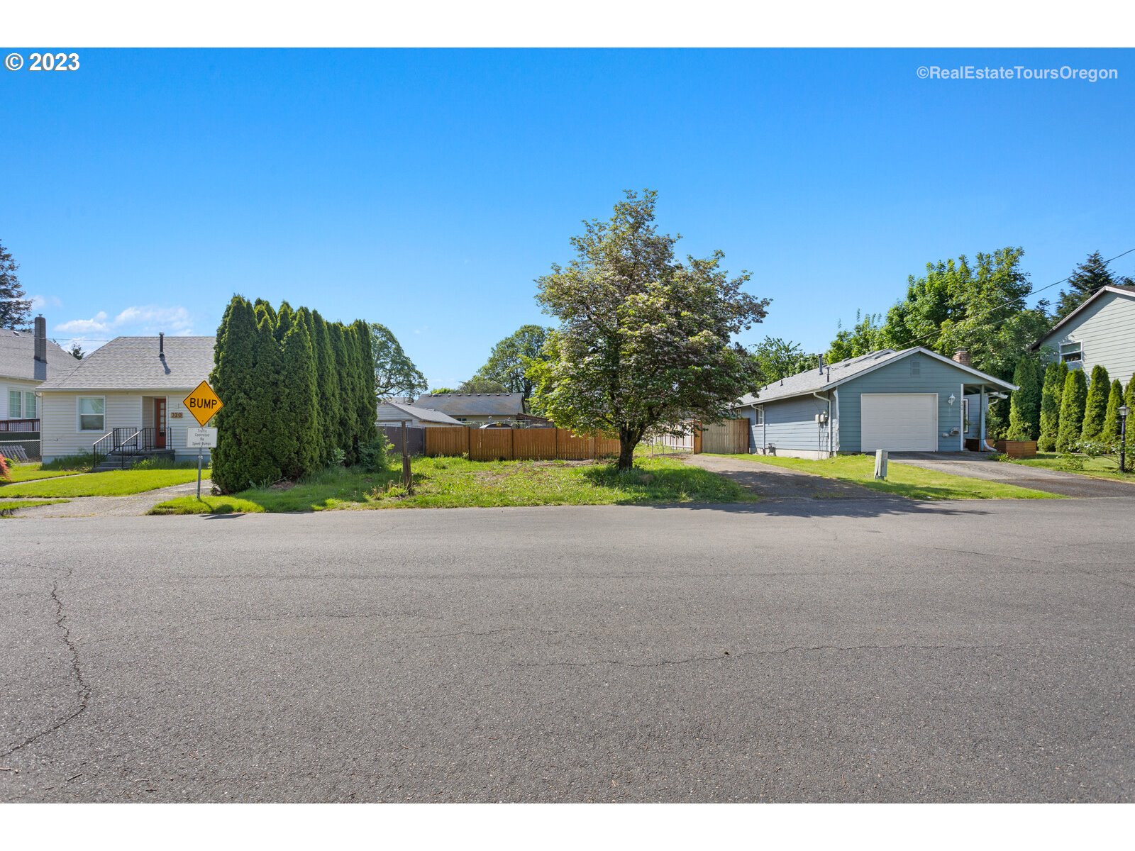 330 Harrison Street Fairview, OR 97024 - Photo 4 of 20 a house view with a garden space