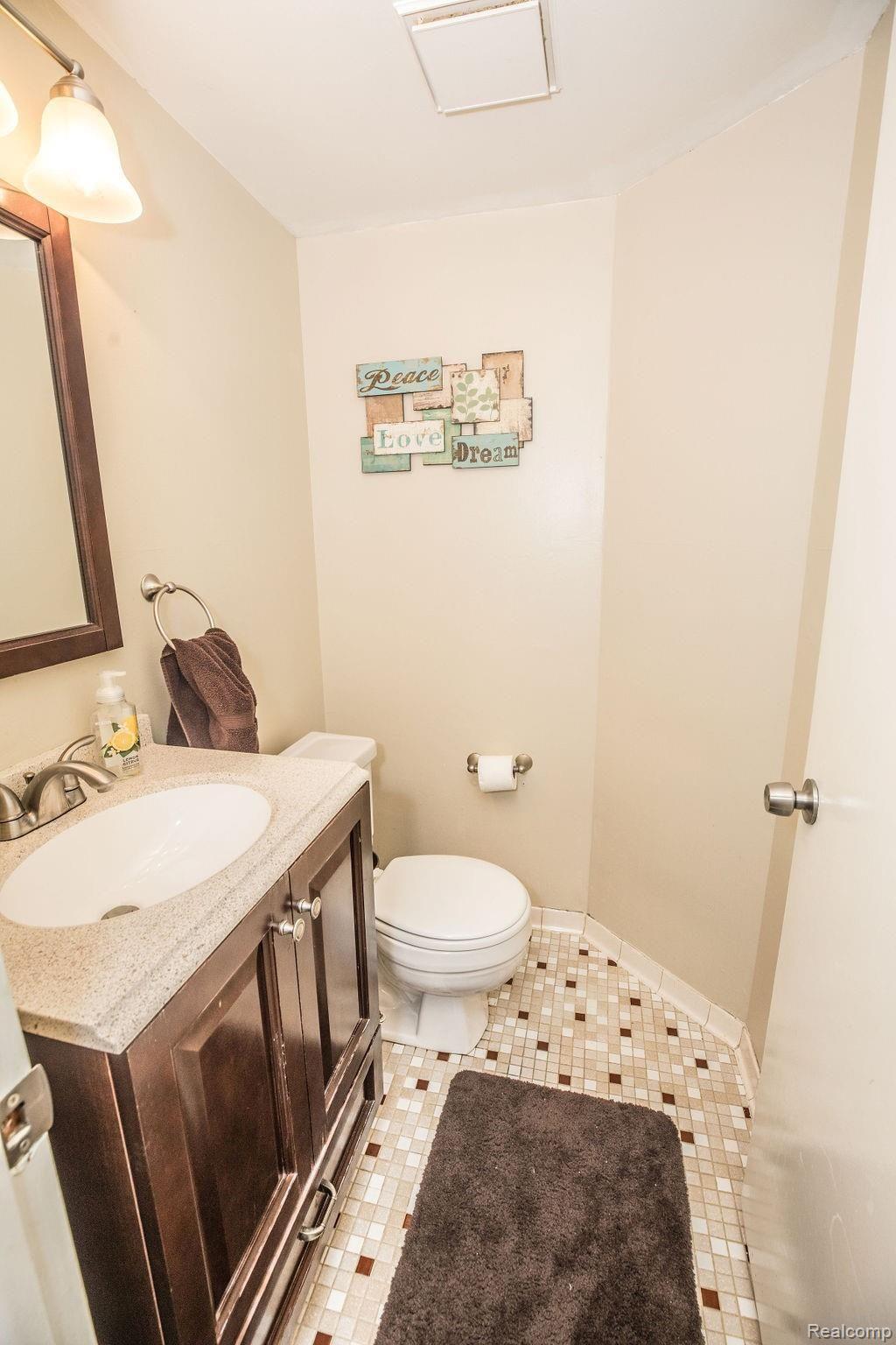 41711 Utica Road Sterling Heights, MI 48313 - Photo 39 of 65 7E8A1513.jpg