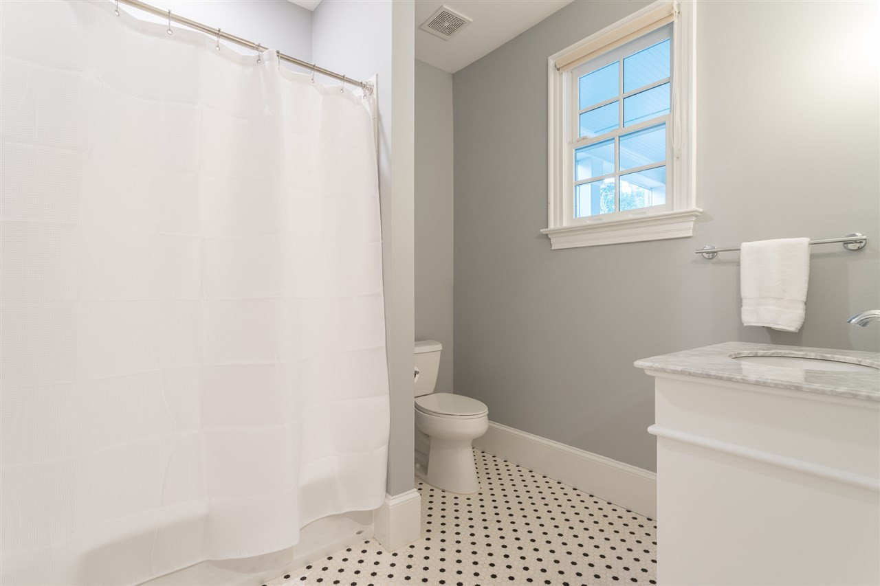 812 Macon Place Raleigh, NC 27609 - Photo 25 of 30 Bathroom