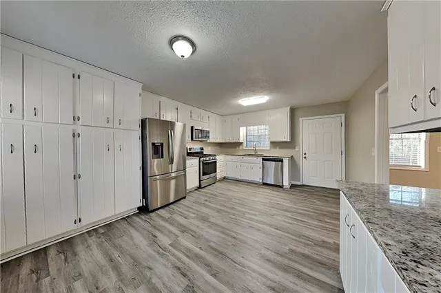 $2,375 | 220 Sabrina Court, Woodstock, GA 30188