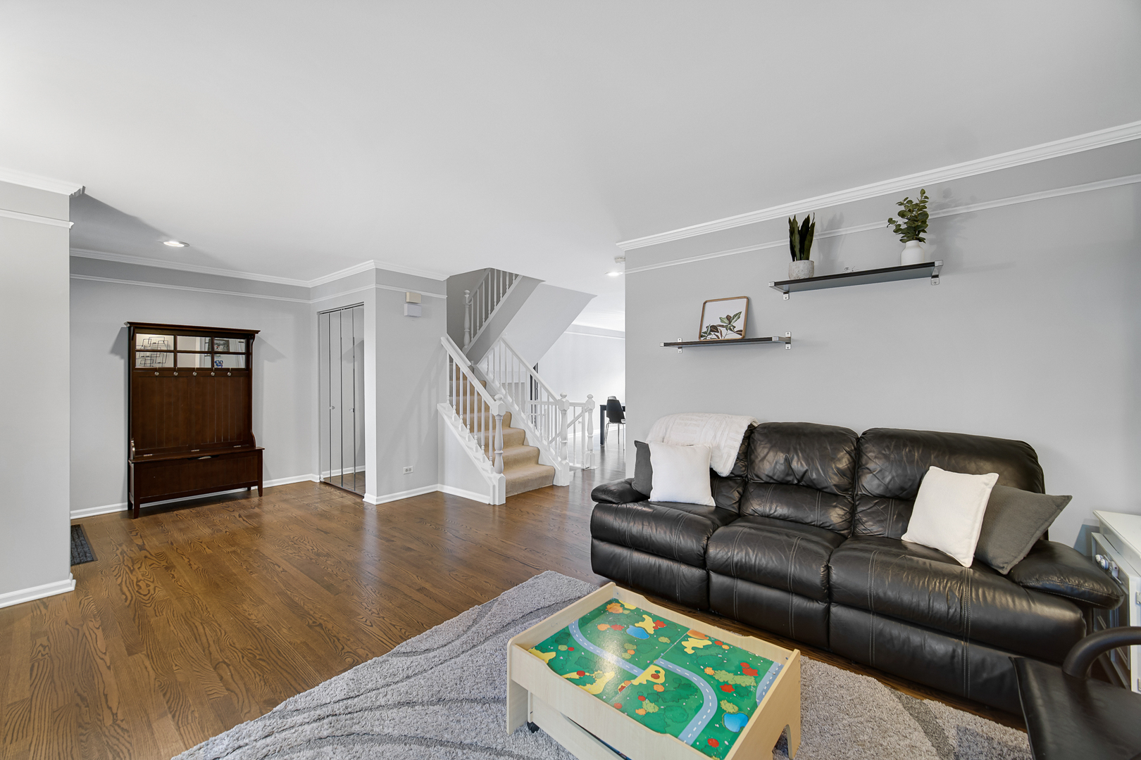 9054 Forestview Road Evanston, IL 60203 - Photo 5 of 40 Gallery Image 5