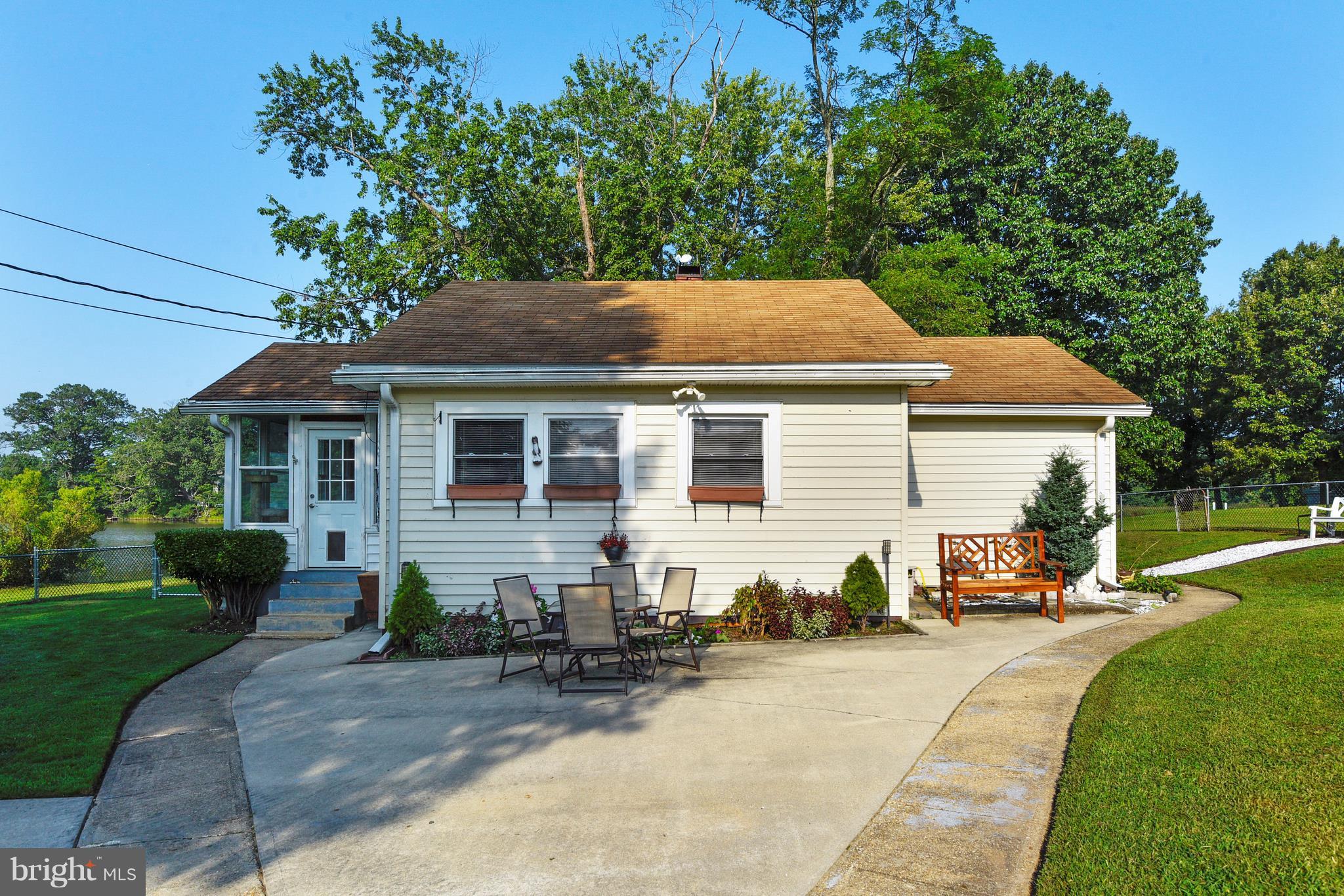 5734 Swamp Circle Road Deale, MD 20751 - Photo 5 of 30 a backyard of a house with table and chairs