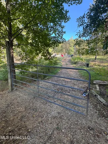 $69,900 | 155 Walnut Circle, Byhalia, MS 38611