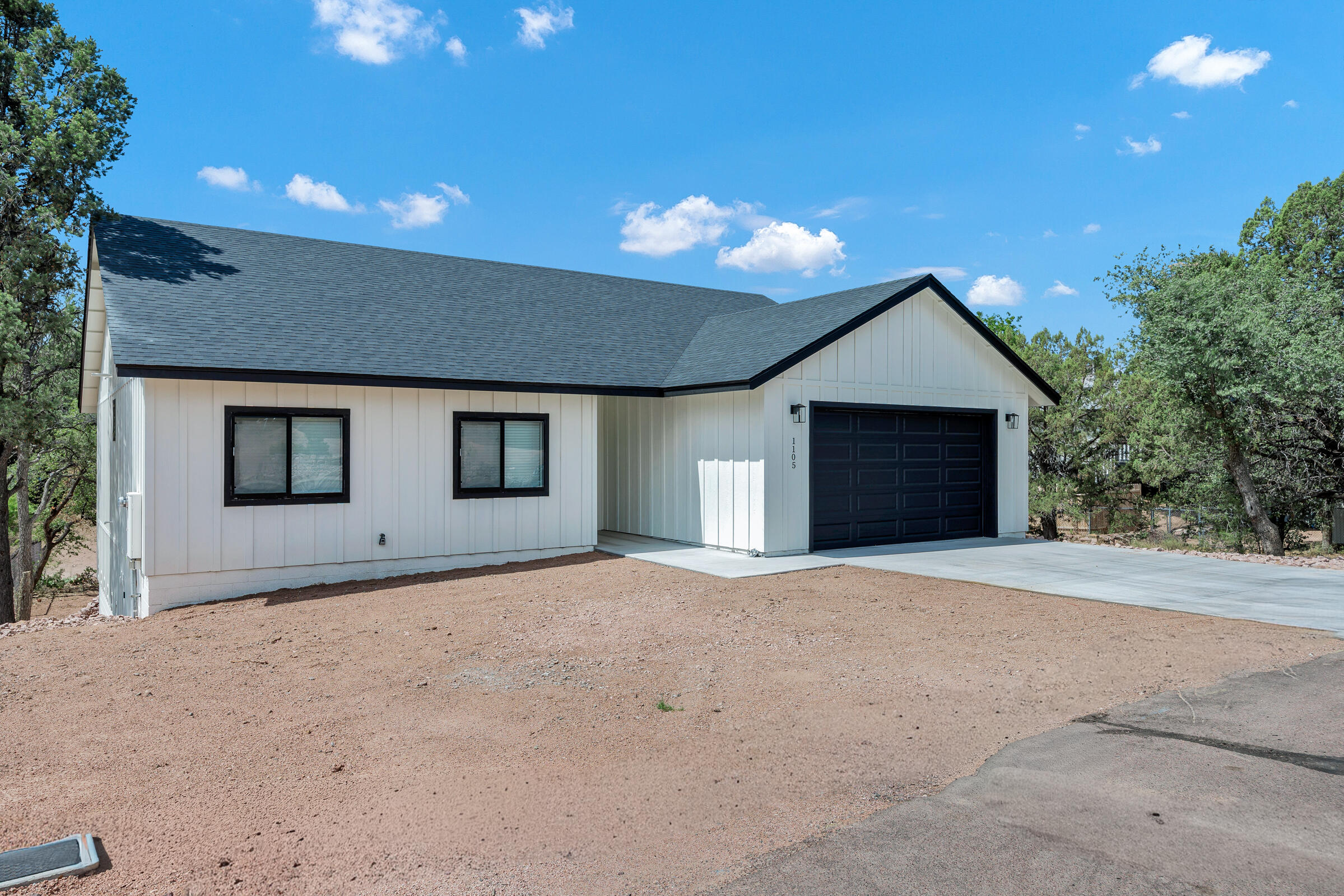 1105 East Frontier Street Payson, AZ 85541 - Photo 3 of 26 a front view of a house with a yard