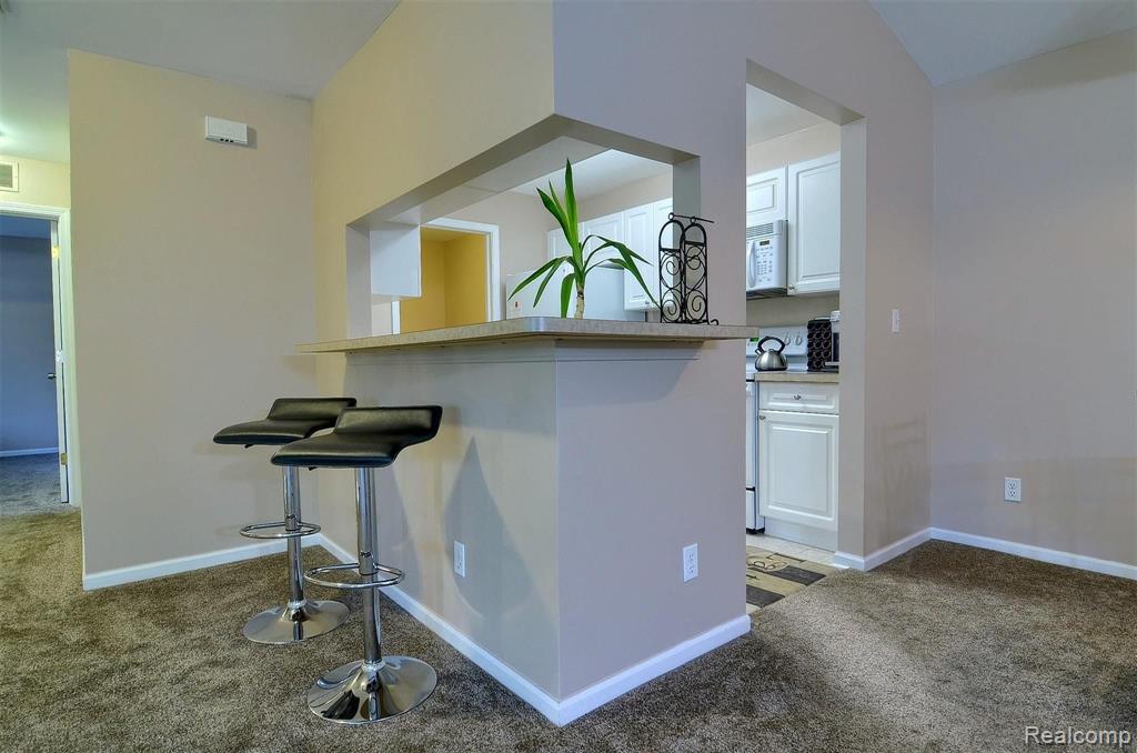 5358 Brookemonte Circle Rochester, MI 48306 - Photo 11 of 38
