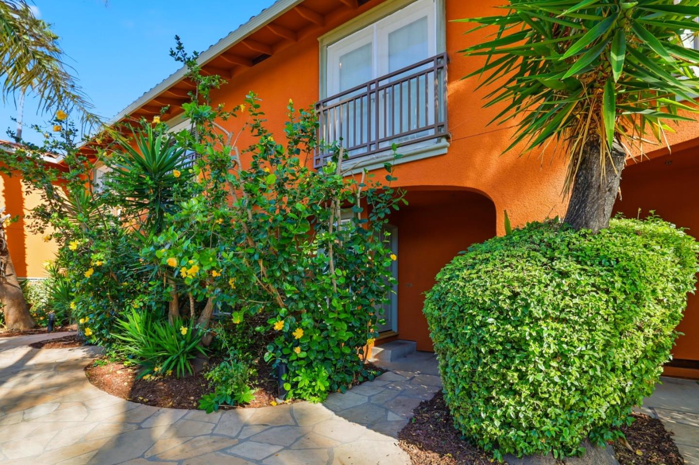 1835 Palm View Place, Unit 105 Santa Clara, CA 95050 - Photo 48 of 49 a backyard of a house with lots of green space