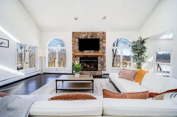 $2,995,000 | 198 Corbett Road, Montgomery, NY 12549