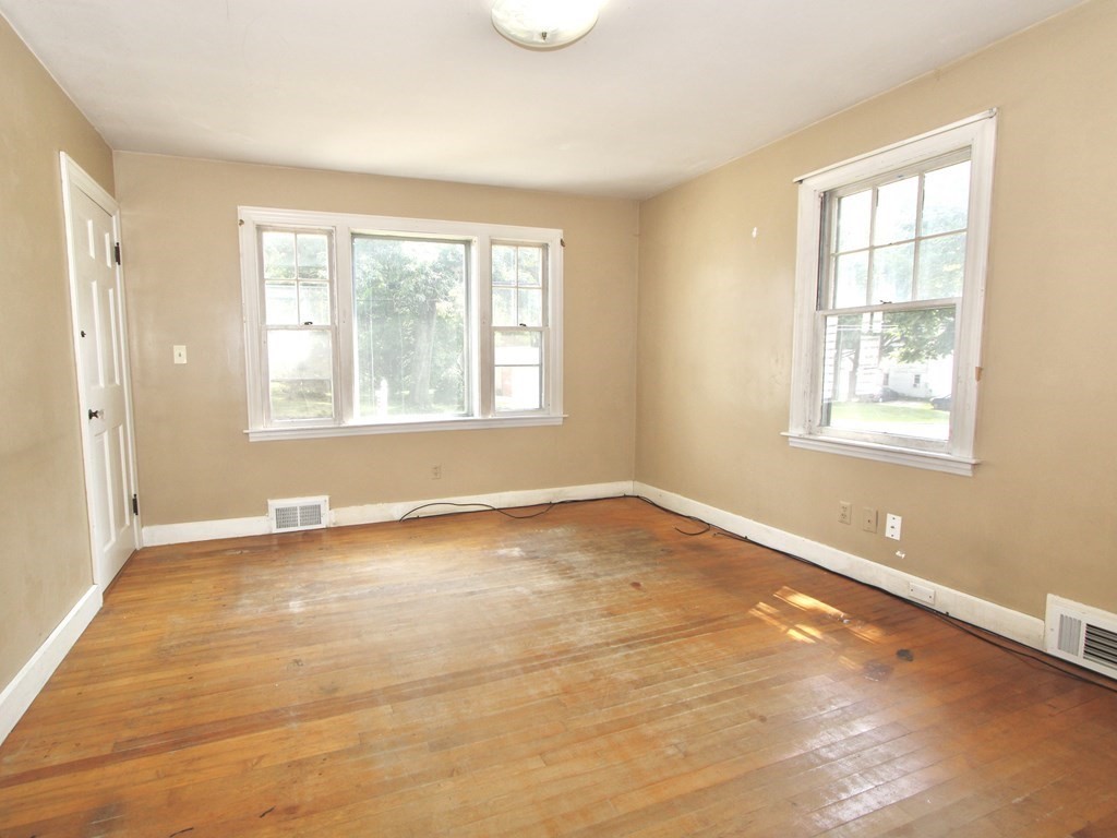470 Massasoit Road Worcester, MA 01604 - Photo 6 of 18 Gallery Image 6