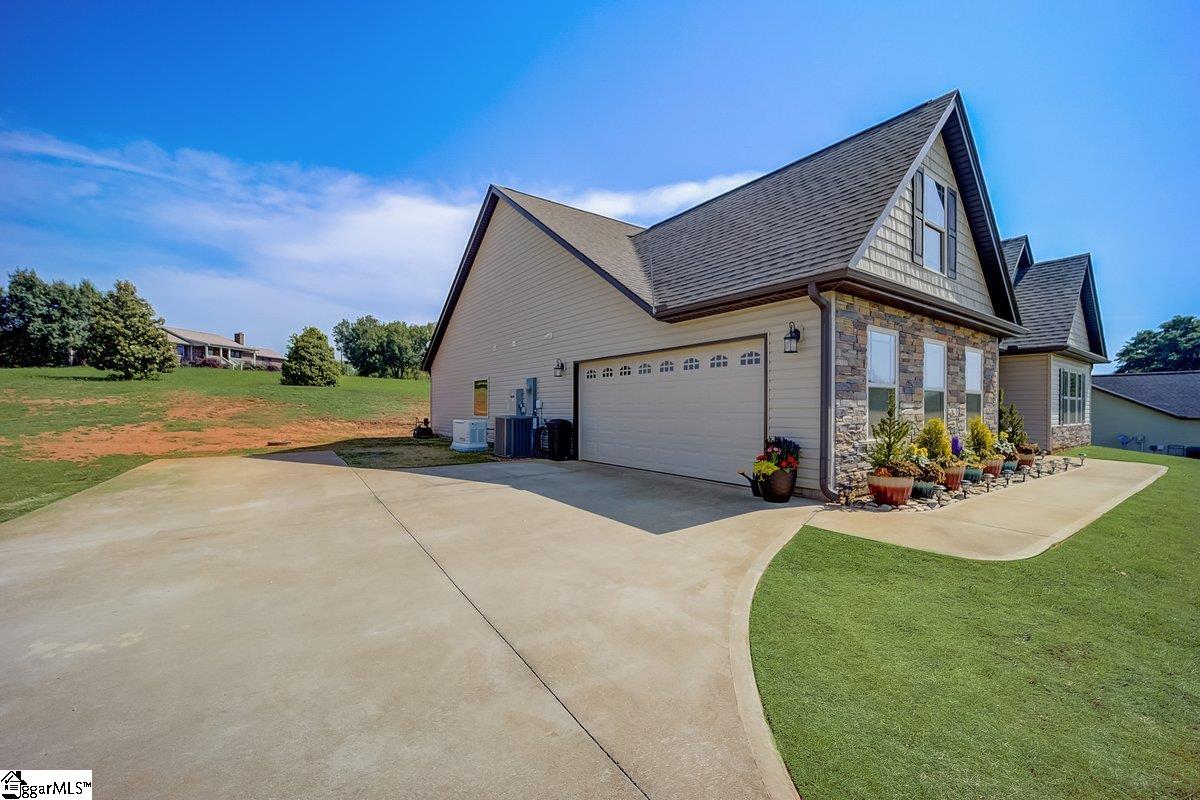 565 Weatherly Road Inman, SC 29349 - Photo 2 of 36