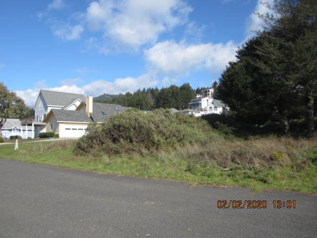 186 Sea View Road Shelter Cove, CA 95589 - Photo 5 of 18 front R