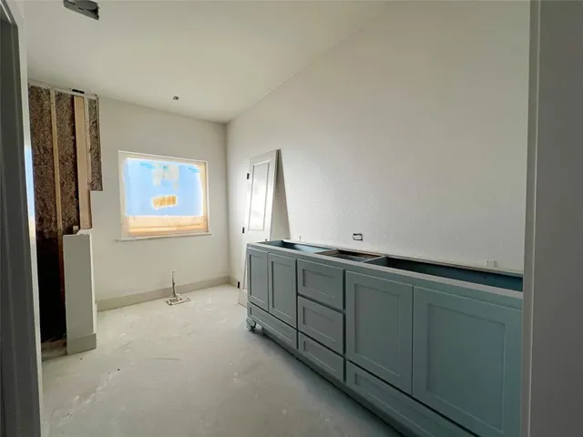 a view of empty room with window