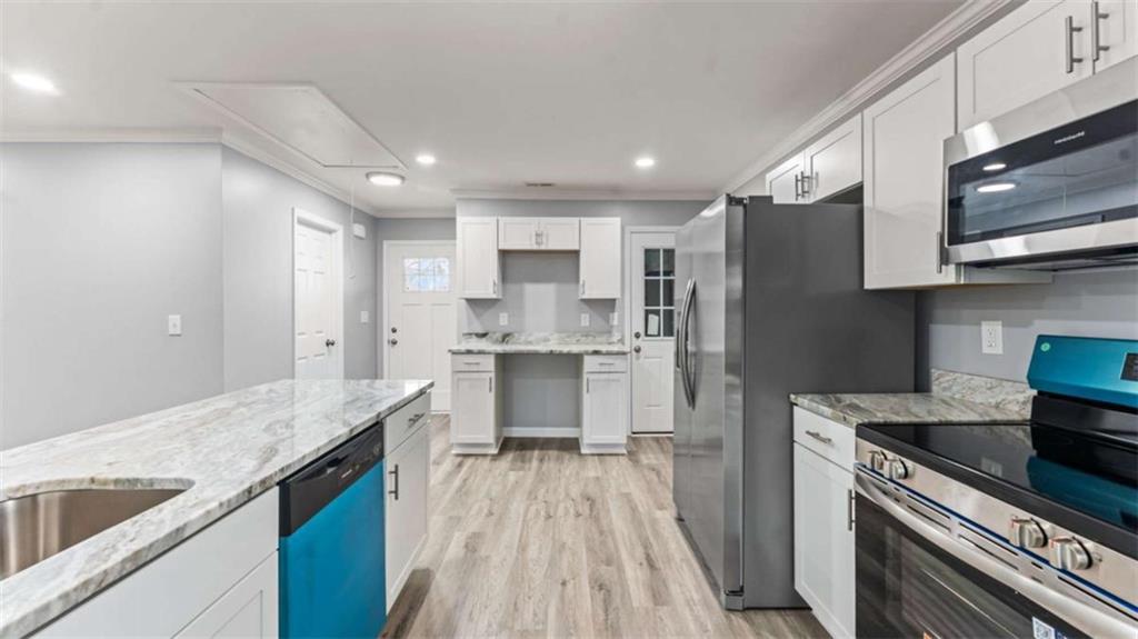 804 Blanche Road Cedartown, GA 30125 - Photo 4 of 24 a kitchen with a sink stove and refrigerator