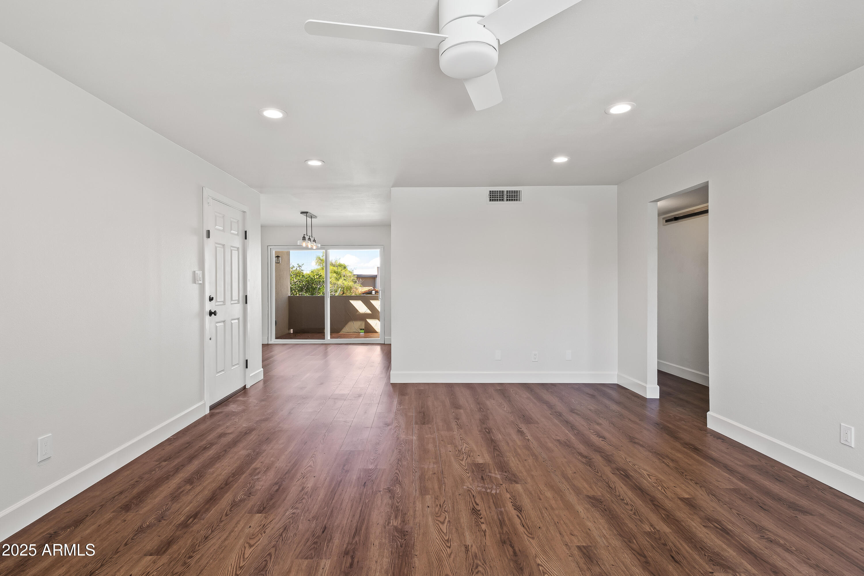 4201 East Camelback Road, Unit 100 Phoenix, AZ 85018 - Photo 11 of 24 Living Area