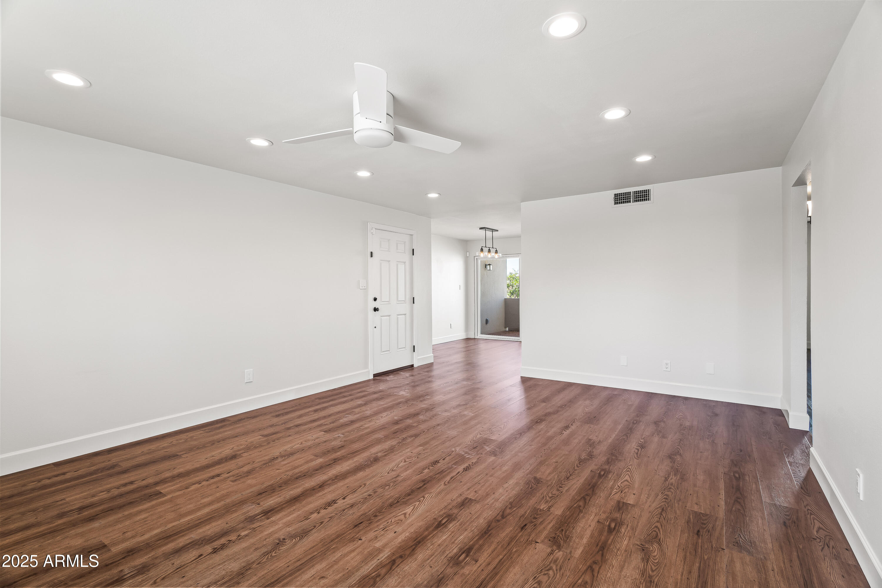 4201 East Camelback Road, Unit 100 Phoenix, AZ 85018 - Photo 12 of 24 Living Area