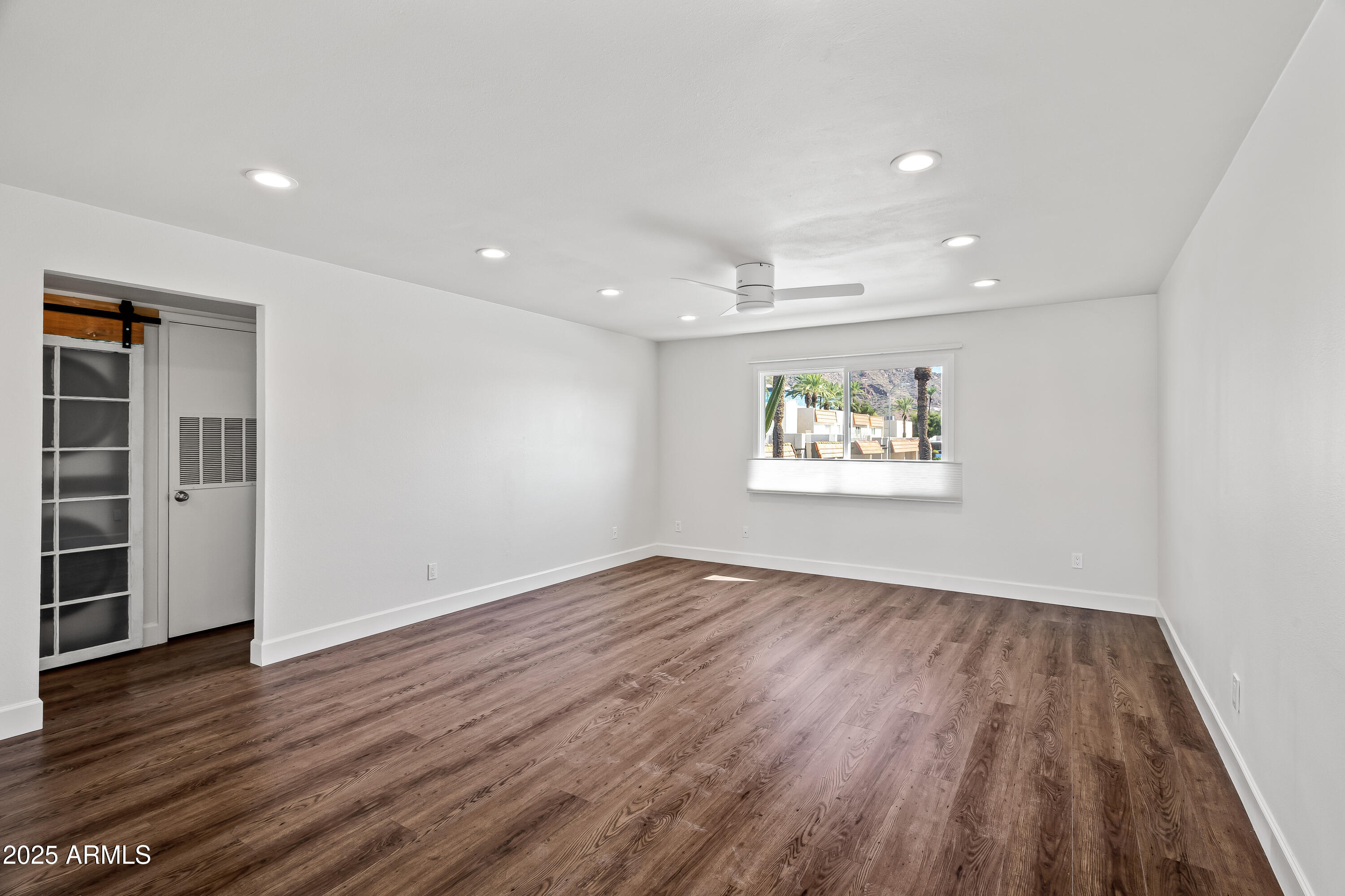 4201 East Camelback Road, Unit 100 Phoenix, AZ 85018 - Photo 13 of 24 Living Area