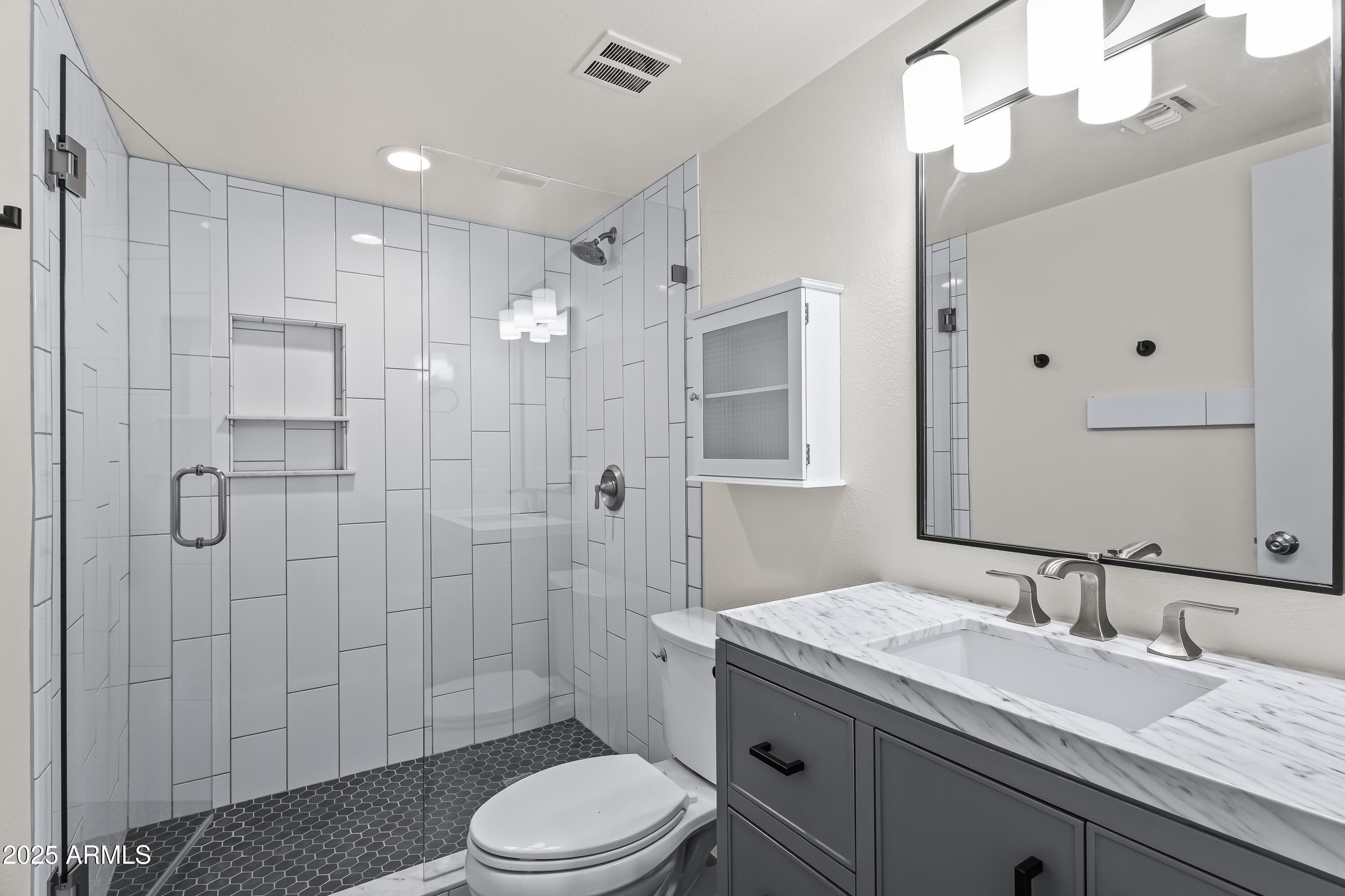 4201 East Camelback Road, Unit 100 Phoenix, AZ 85018 - Photo 20 of 24 Primary Bathroom