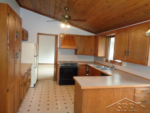 420 Stoneham Road Saginaw, MI 48638 - Photo 11 of 21 Kitchen