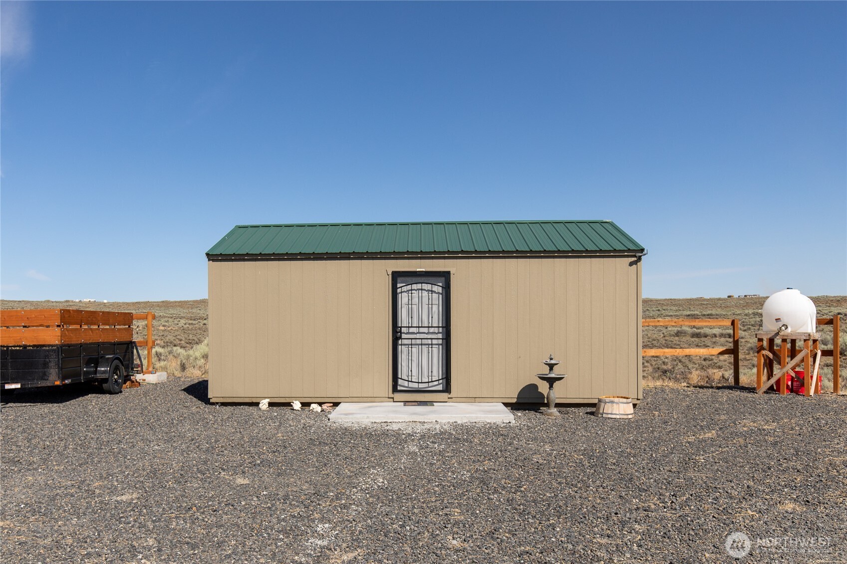 2795 Palomino Loop Ephrata, WA 98823 - Photo 2 of 15 a view of car garage