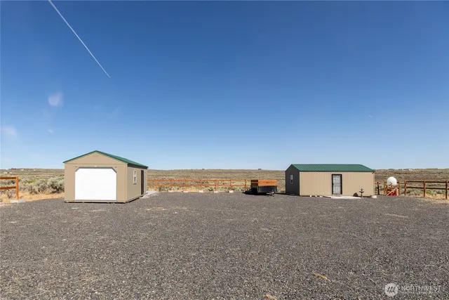 a view of a houses with city view
