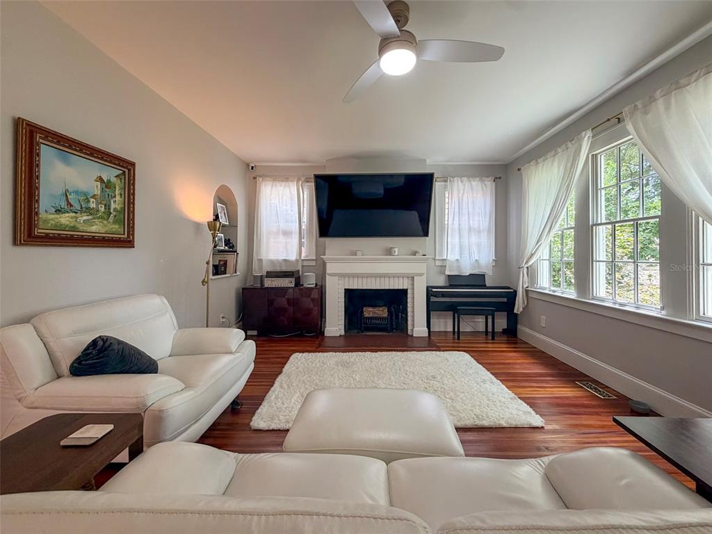 417 Southwest 10th Street Gainesville, FL 32601 - Photo 4 of 50