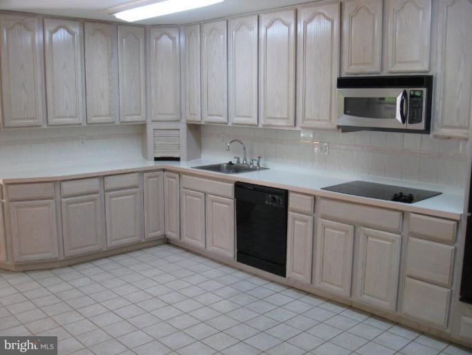 12905 Brandywine Road Brandywine, MD 20613 - Photo 10 of 18 Kitchen