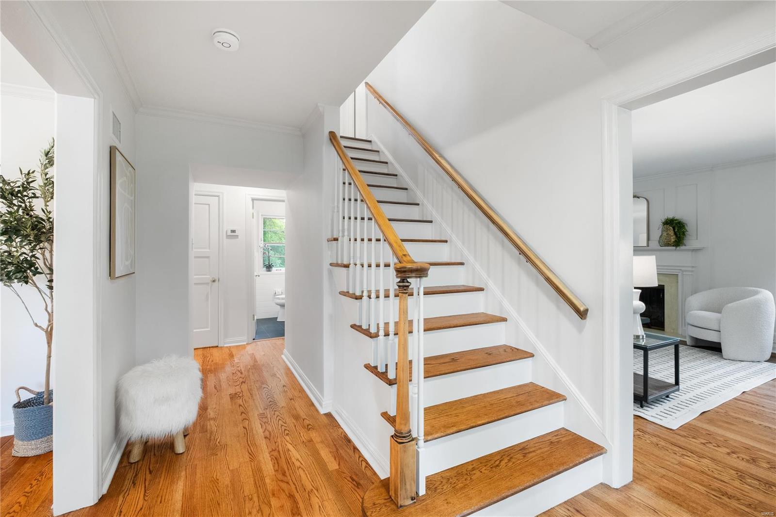 42 Pointer Lane Ladue, MO 63124 - Photo 2 of 22