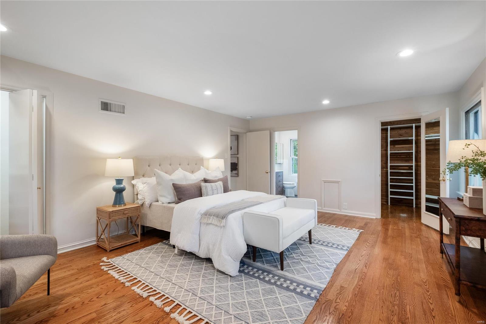 42 Pointer Lane Ladue, MO 63124 - Photo 9 of 22