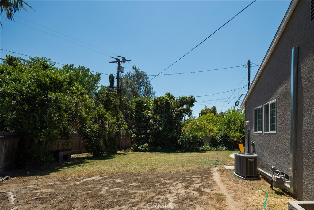 620 Beverly Drive Arcadia, CA 91006 - Photo 25 of 29 a backyard of a house with lots of green space