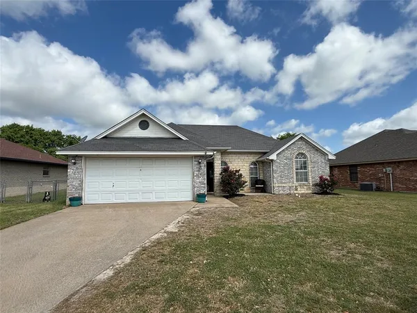 $260,000 | 510 Ridgeway Boulevard, Weatherford, TX 76086