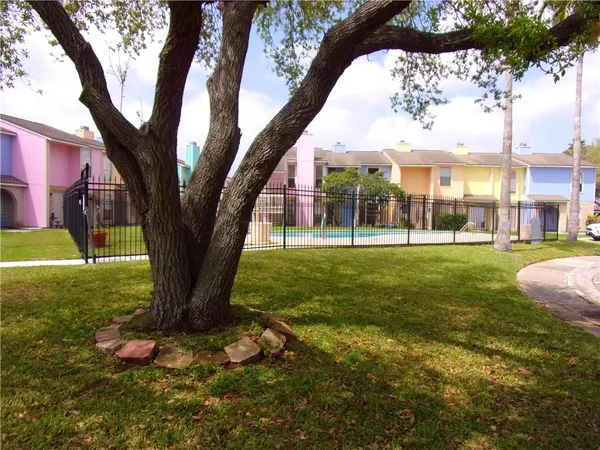 $1,200 | 6702 Everhart Road, Unit V102, Corpus Christi, TX 78413