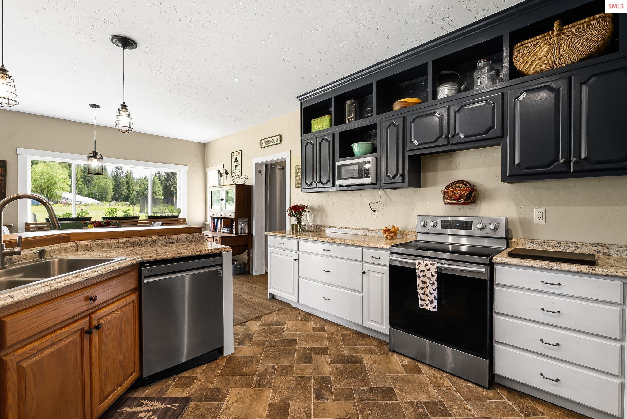 438 Davis Road Sagle, ID 83860 - Photo 10 of 38 Gallery Image 10