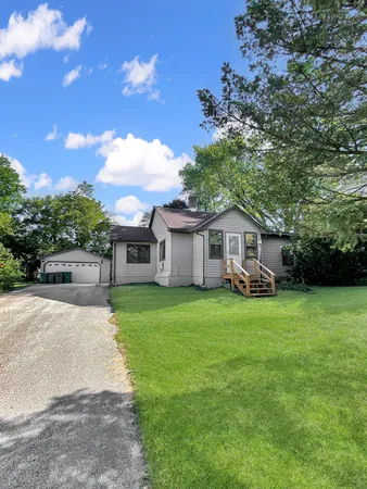 $189,900 | 11 South Lake Avenue, Fox Lake, IL 60020