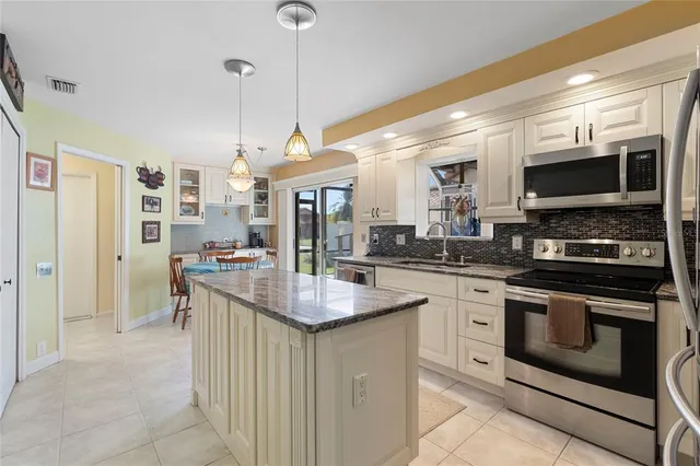 $388,000 | 4966 Clubview Court East, Bradenton, FL 34203