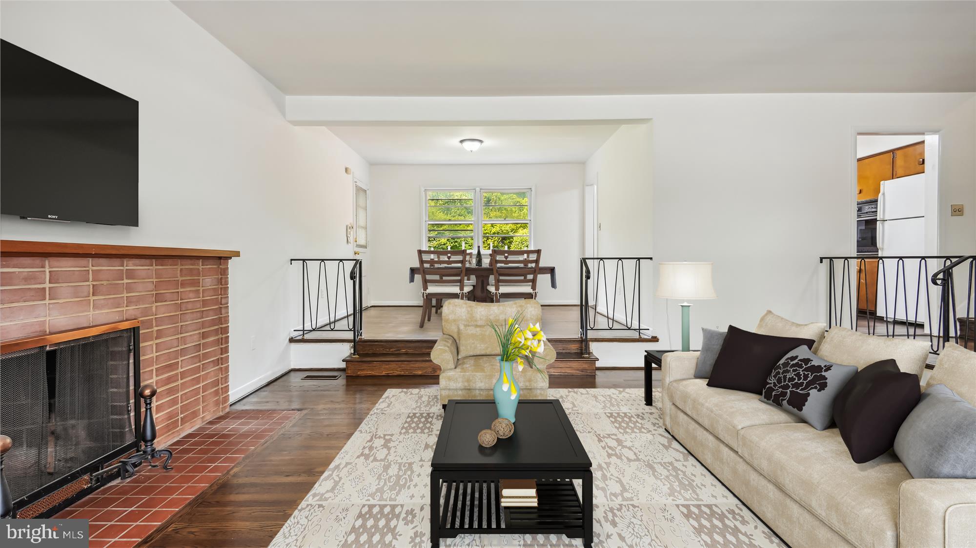 4404 Seminary Road Alexandria, VA 22304 - Photo 11 of 43 Newly refinished hardwoods throughout main level