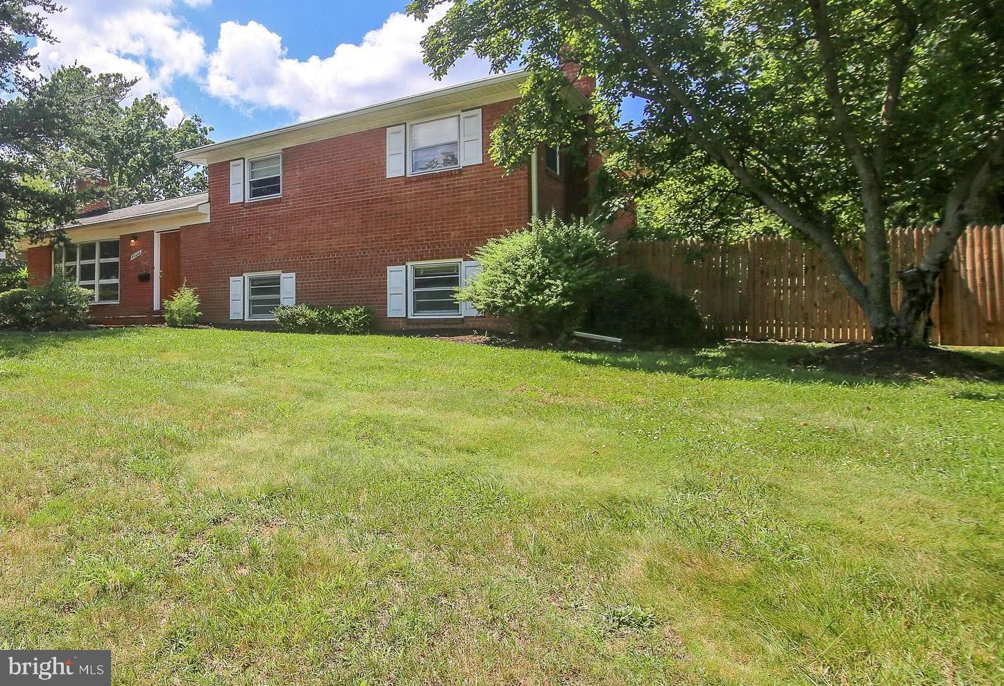 4404 Seminary Road Alexandria, VA 22304 - Photo 2 of 43 Rare 4 level all brick split!