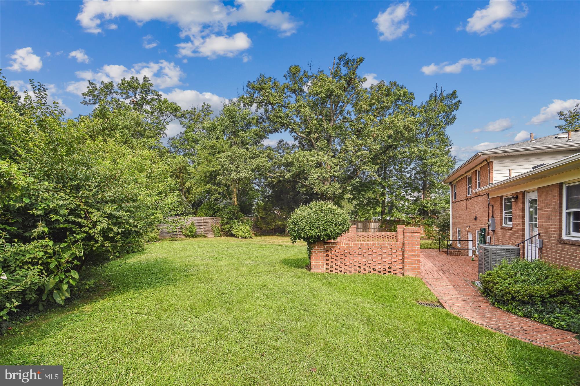 4404 Seminary Road Alexandria, VA 22304 - Photo 29 of 43 Beautiful landscaping