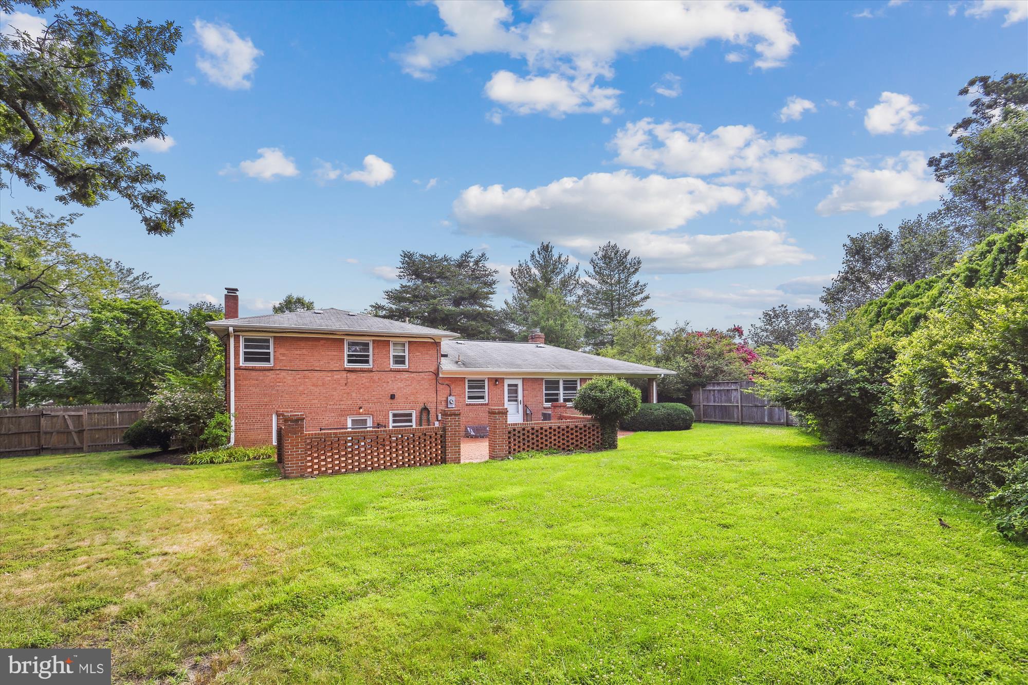 4404 Seminary Road Alexandria, VA 22304 - Photo 3 of 43 Huge fully fenced back yard