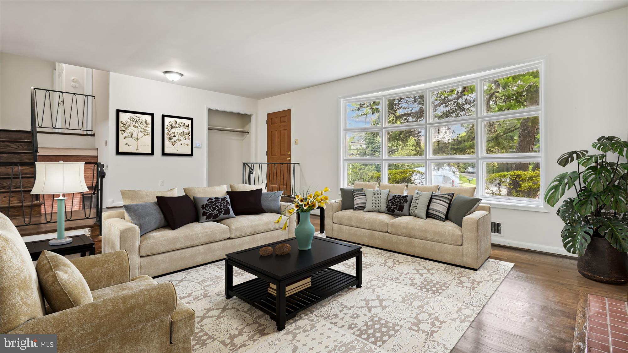 4404 Seminary Road Alexandria, VA 22304 - Photo 9 of 43 Light filled main level 18x17" living room