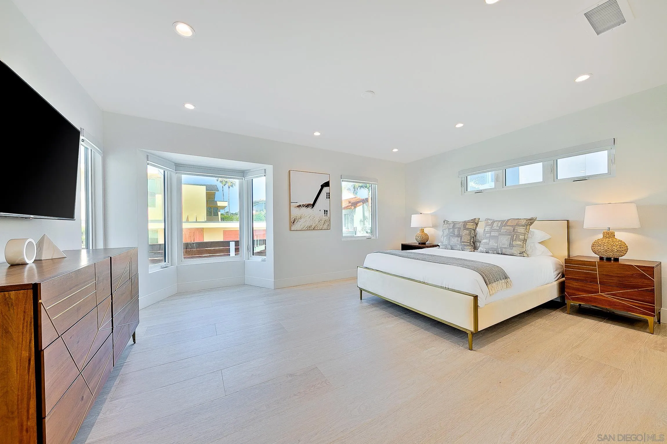 303 Sea Lane La Jolla, CA 92037 - Photo 30 of 61 a spacious bedroom with a bed and a flat screen television