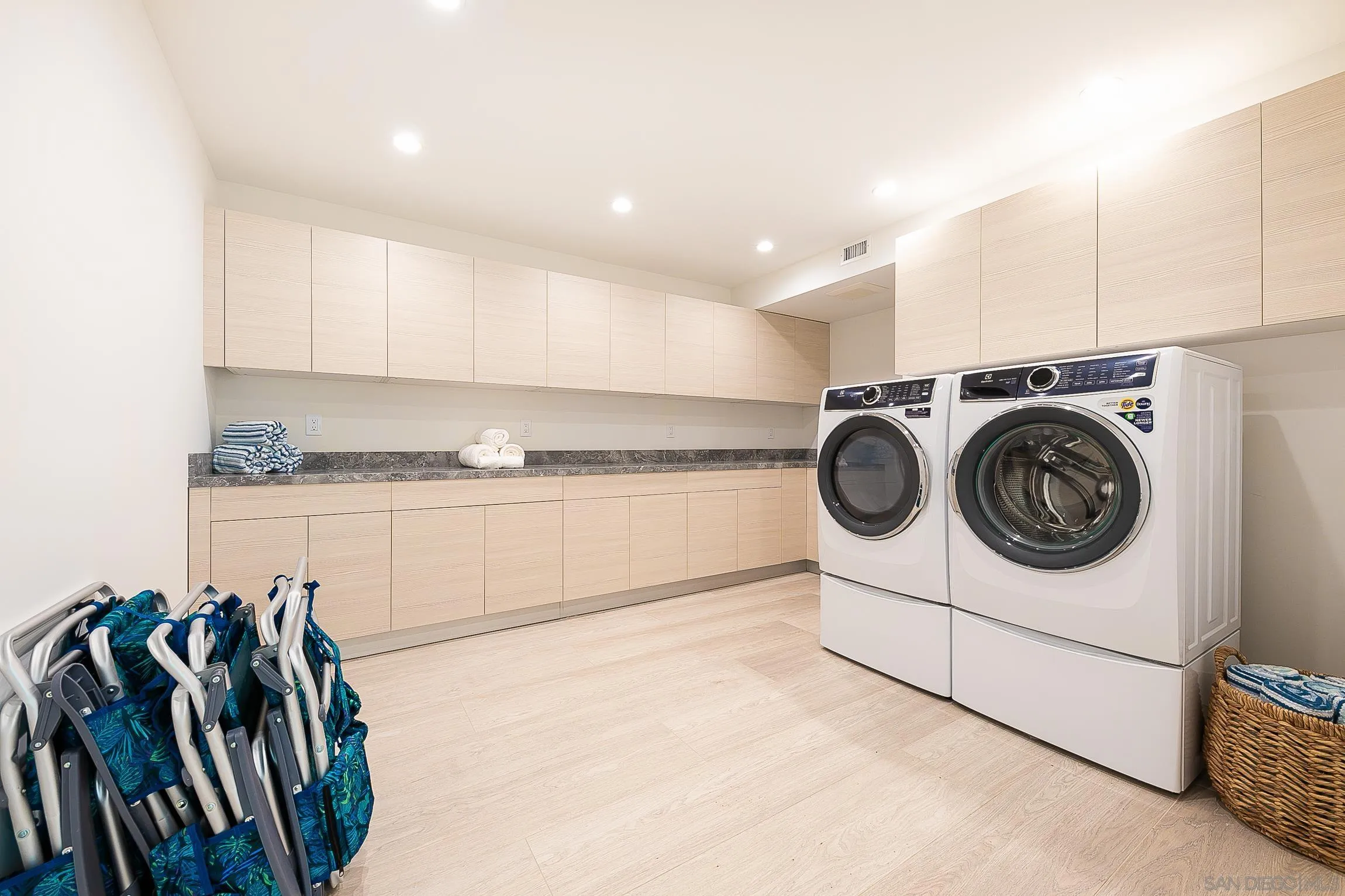 303 Sea Lane La Jolla, CA 92037 - Photo 37 of 61 a utility room with sink dryer and washer