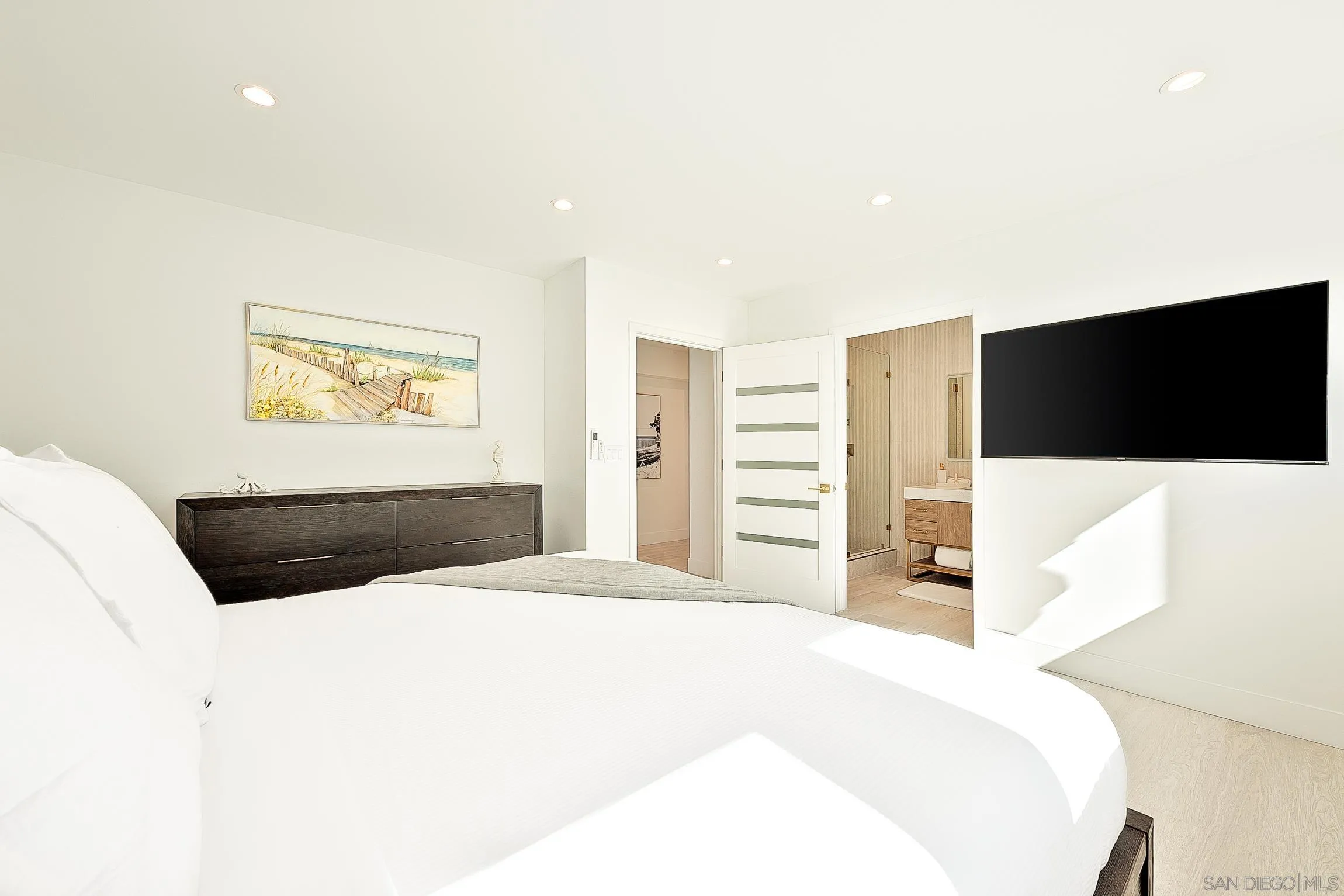 303 Sea Lane La Jolla, CA 92037 - Photo 39 of 61 a large bedroom with a bed and a flat screen tv