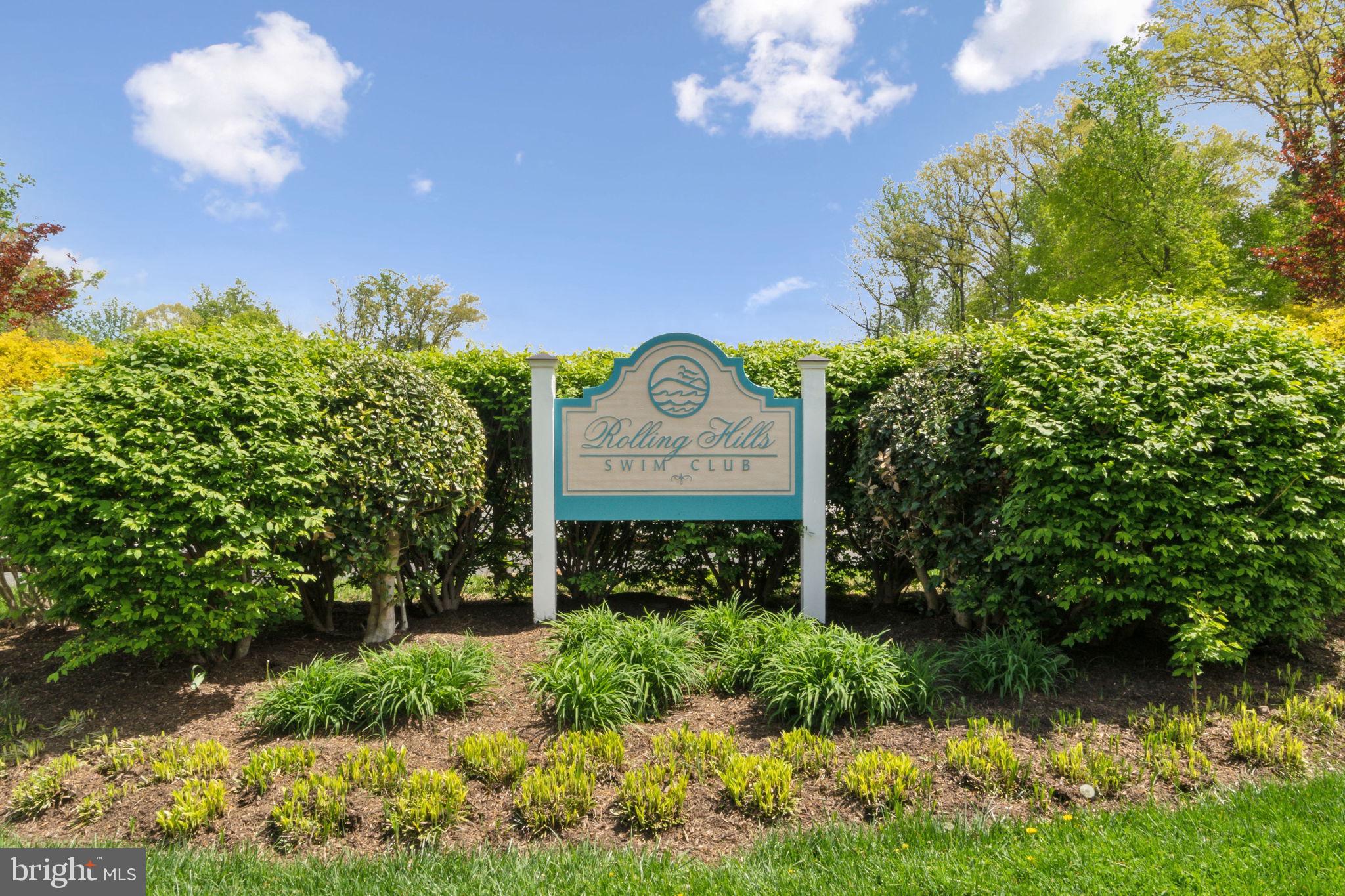 8248 Carrleigh Parkway Springfield, VA 22152 - Photo 35 of 45 a sign that is sitting on a brick wall