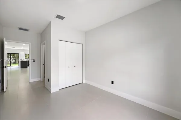 $3,500 | 122 Northwest 5th Avenue, Hallandale Beach, FL 33009