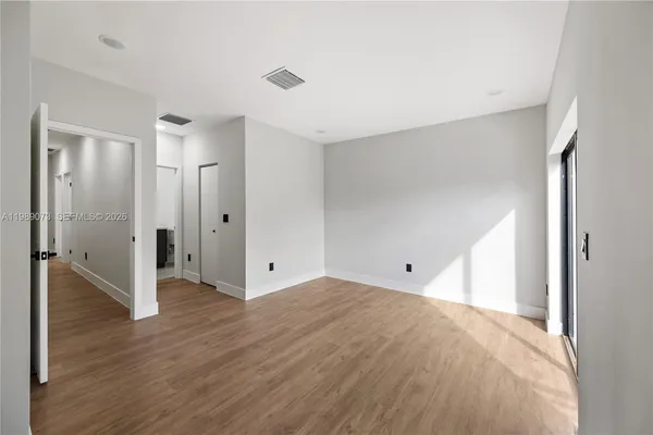 $3,500 | 122 Northwest 5th Avenue, Hallandale Beach, FL 33009