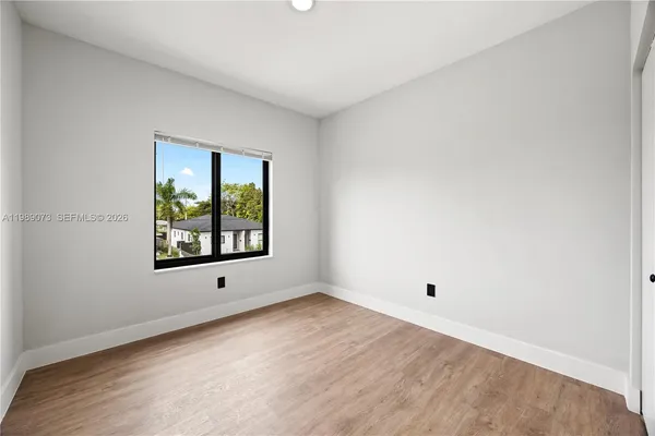 $3,500 | 122 Northwest 5th Avenue, Hallandale Beach, FL 33009