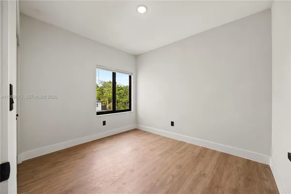$3,500 | 122 Northwest 5th Avenue, Hallandale Beach, FL 33009