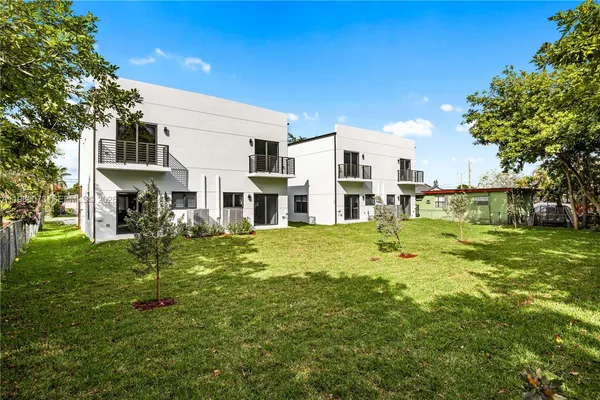 $3,500 | 122 Northwest 5th Avenue, Hallandale Beach, FL 33009