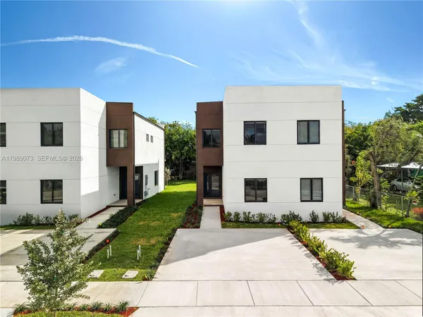 $3,500 | 122 Northwest 5th Avenue, Hallandale Beach, FL 33009